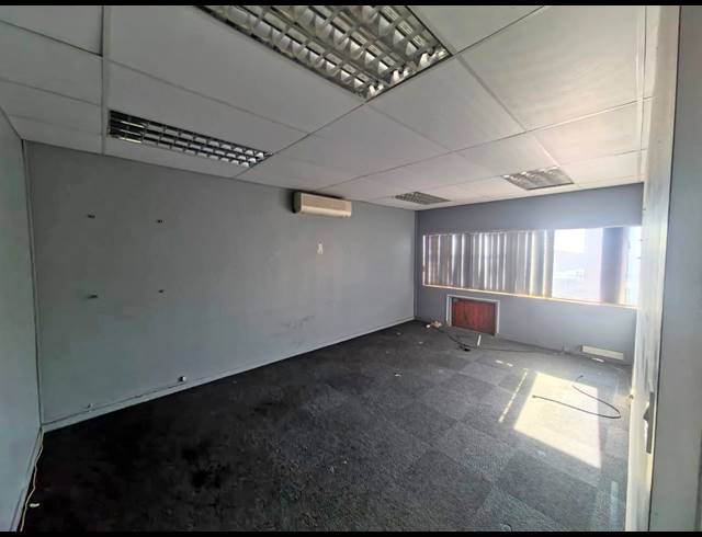 9,058M² BUILDING FOR SALE IN TUNNEY